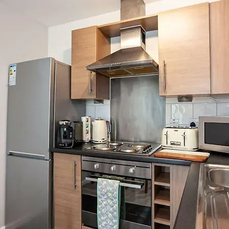Superb Apt. Sleeps 4 Close To Ethiad Stadium Манчестер