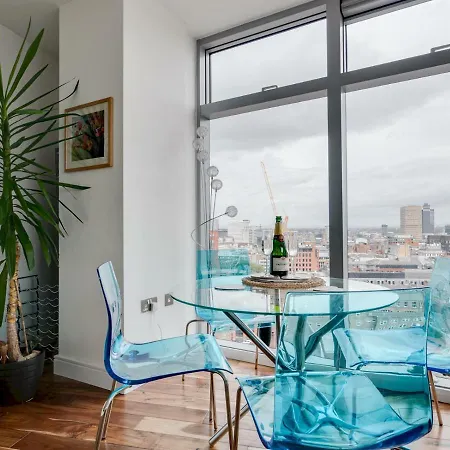 شقة Stunning Modern 1br Apt W/ Balcony, Central Manc