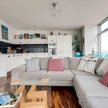 Stunning Modern 1br Apt W/ Balcony, Central Manc شقة *