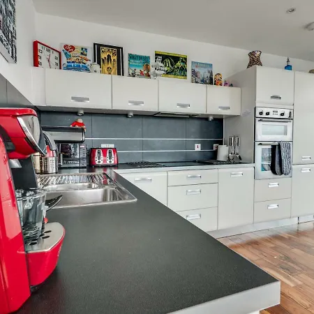 شقة Stunning Modern 1br Apt W/ Balcony, Central Manc