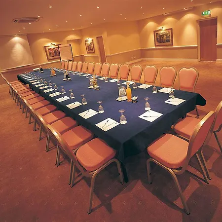 Cresta Court 3*