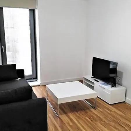 1br Lovely In The Heart Of Media City شقة