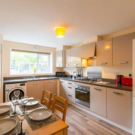 Wenlock Way House, Luxury Serviced בית נופש מנצ'סטר