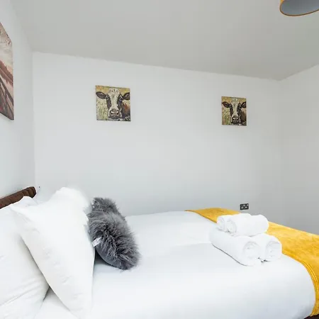2br Near Etihad Stadium By Guestready