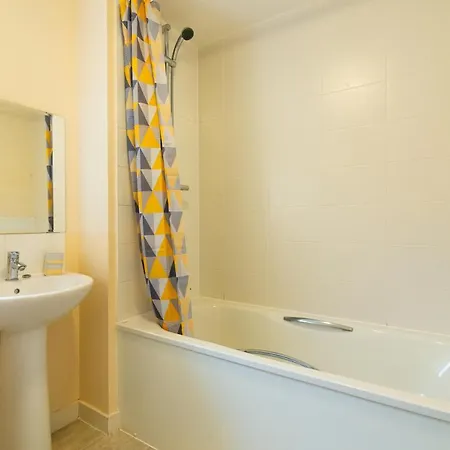 בית נופש Wenlock Way House, Luxury Serviced *