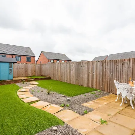 בית נופש Wenlock Way House, Luxury Serviced *