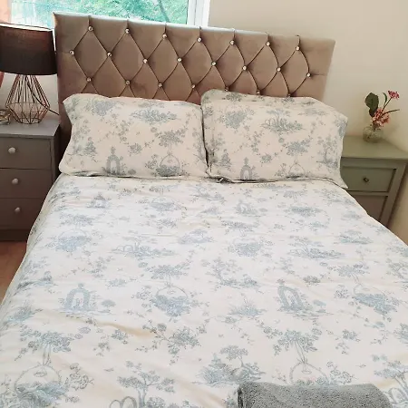 2 Bed Central With Balcony Διαμέρισμα