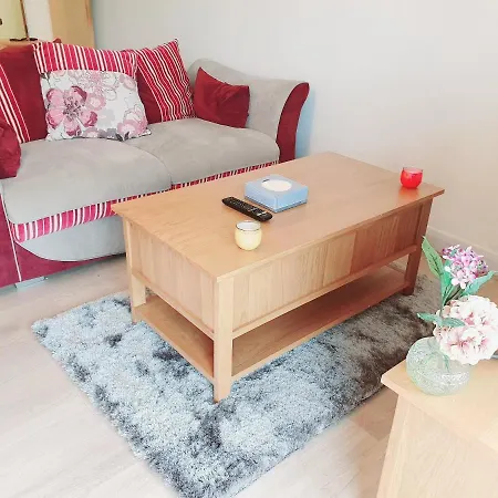 2 Bed Central With Balcony Διαμέρισμα *