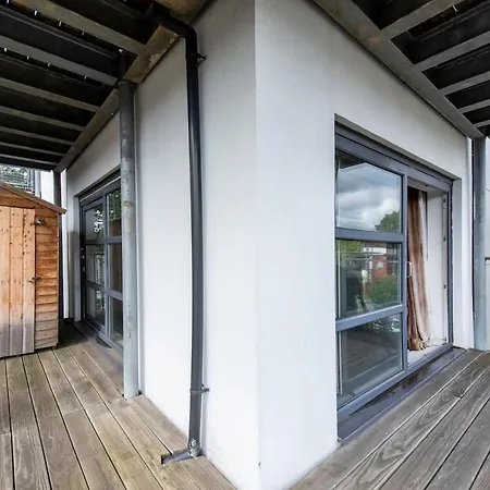 Homely 2br Apt W/balcony By Guestready *