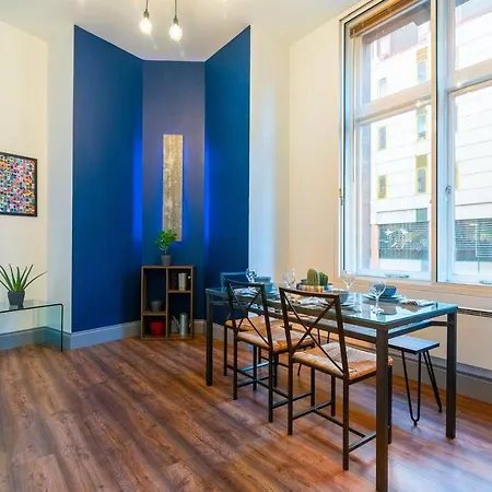 Contact Free City Centre & Parking Apartment *