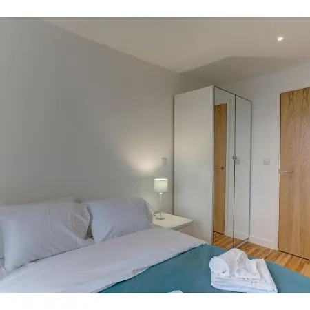 Superb 2br Apt Salford Quays, Mediacity Uk!