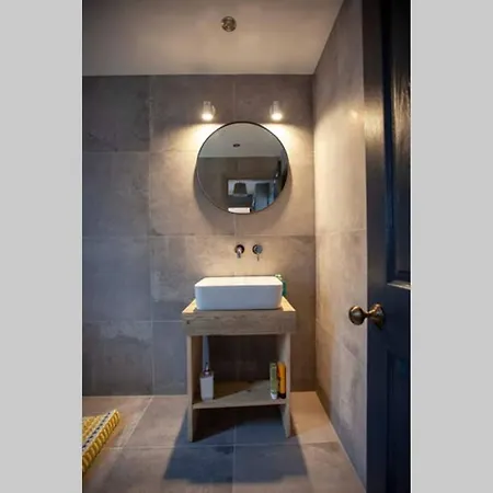 Newly Renovated 3 Storey In South