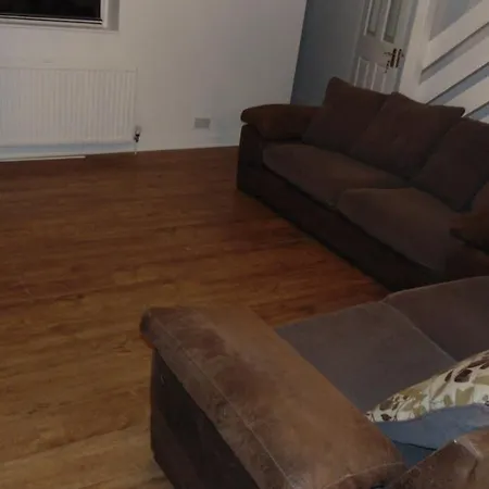 New Moston Family Holiday Apartment *