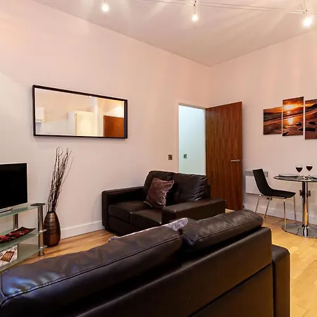 Perfect 1 Bedroom Close To The City Centre *