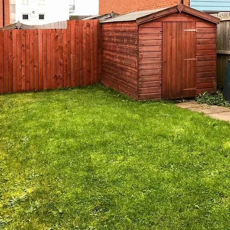 Lovely House For 5 Near Etihad Stadium By Guestready *