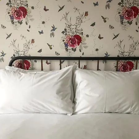 Дом отдыха Lovely House For 5 Near Etihad Stadium By Guestready *