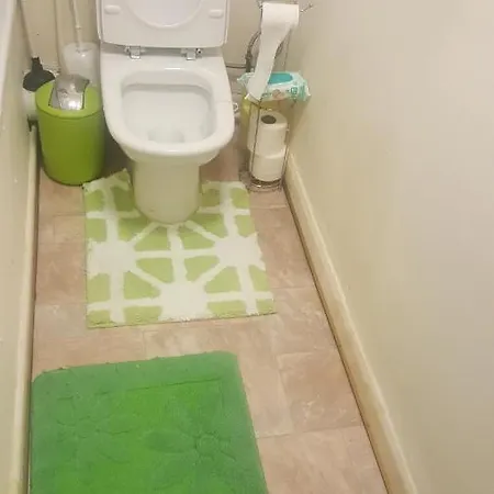 منزل للإقامة Splendid 4bedrooms Shared مانشستر