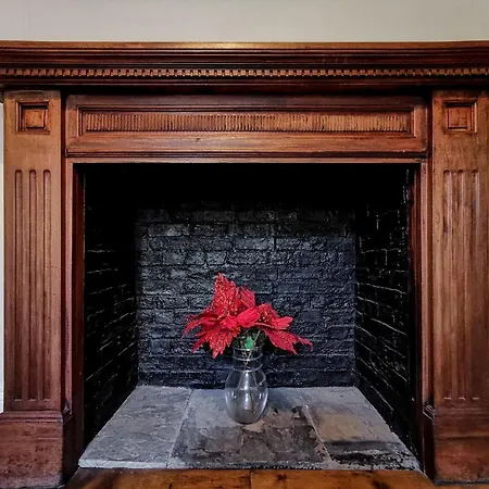 Manchesters Ultimate House - Hot Tub - Sleeps 23!