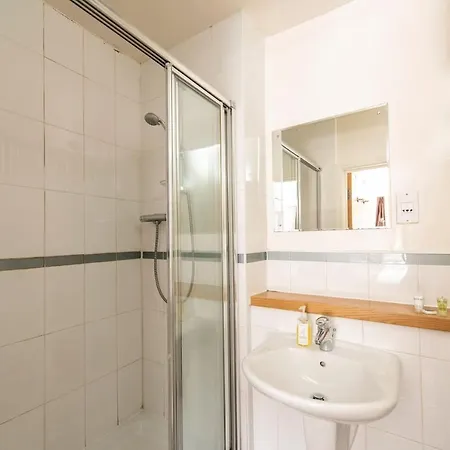 Homely 2br Apt W/balcony By Guestready