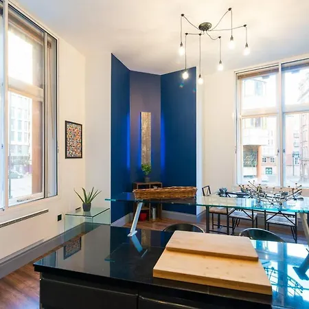 Contact Free City Centre & Parking Apartment