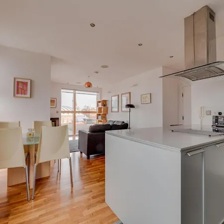 Cool 2br Apt With Balcony Central Manchester! * Manchester