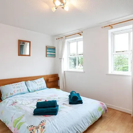 Great 1 Bed Apt Close To Universities, Sleeps 2 *