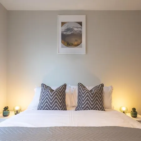 Adelphi Wharf Apart Otel