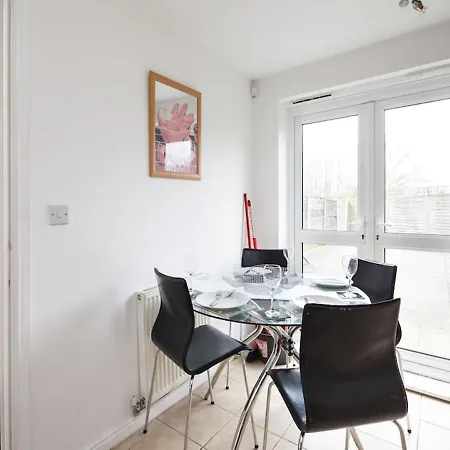 Konukevi My-places Abbotsfield Court Townhouse 4 4*