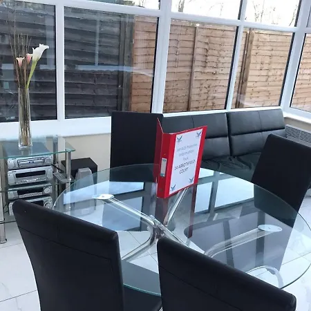 My-places Abbotsfield Court Townhouse 4 Konukevi