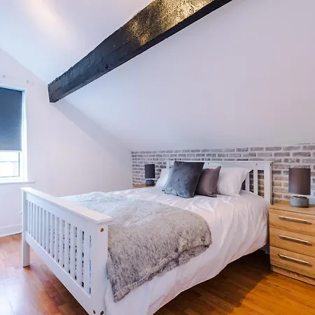 Σπίτι διακοπών Nelson House- Sleeps 9-parking