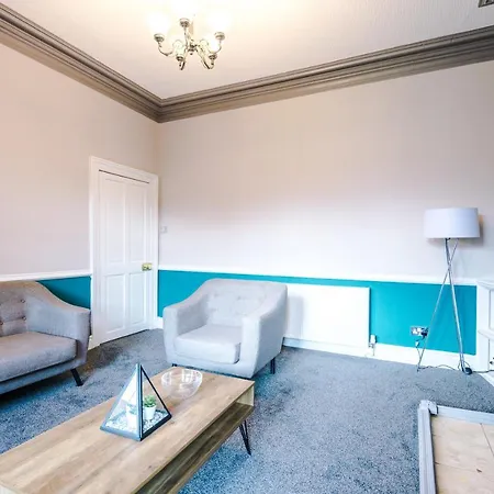 Σπίτι διακοπών Nelson House- Sleeps 9-parking