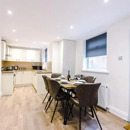 Nelson House- Sleeps 9-parking Μάντσεστερ