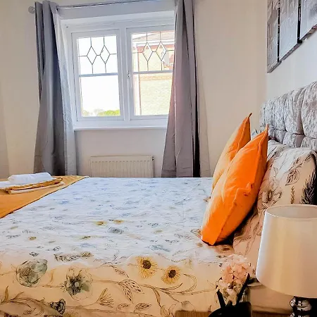 Airport Lounge - 3 Bed - 6 Persons