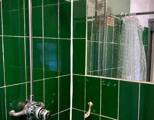 - Free Parking * מנצ'סטר