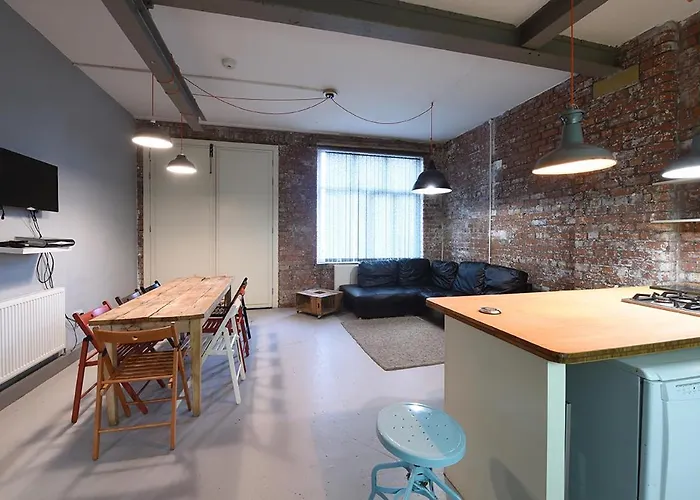 Mason Street Sleeps 16