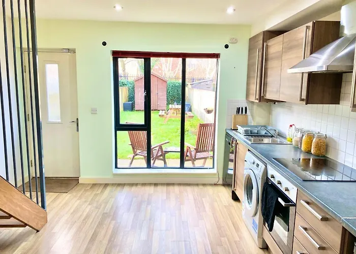 Spacious 5 Bed Townhouse Manchester, Salford Qauys - Two Bedroom With Parking 맨체스터