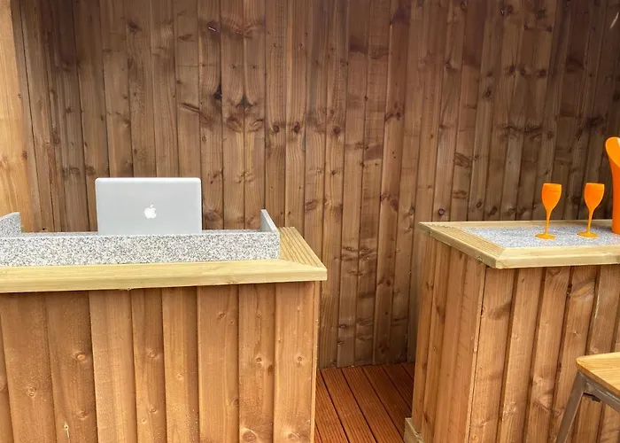 Mason Street Sleeps 16 Daire