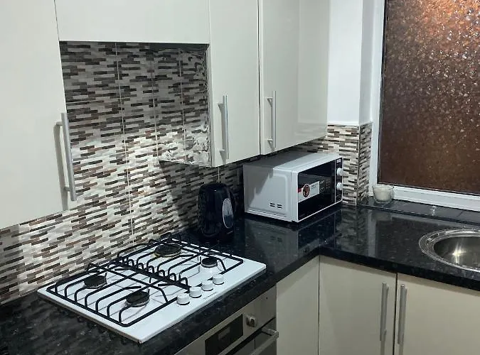 Lovely 2 Bedroom With Free Parking *