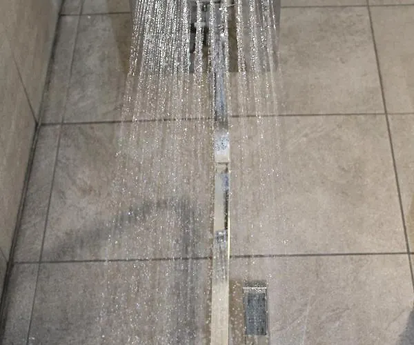 Ferienhaus Beautiful, Spacious, Old Trafford *