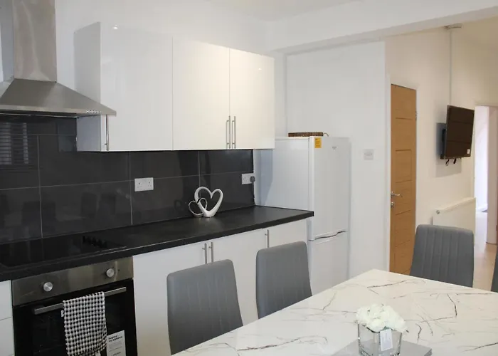 Ferienhaus Beautiful, Spacious, Old Trafford Manchester