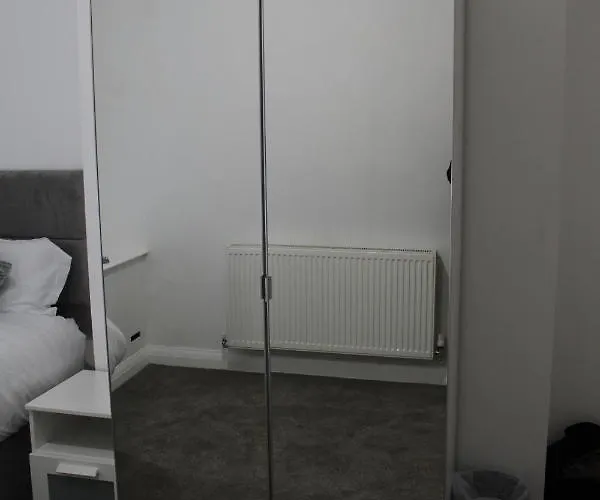 Beautiful, Spacious, Old Trafford Ferienhaus *