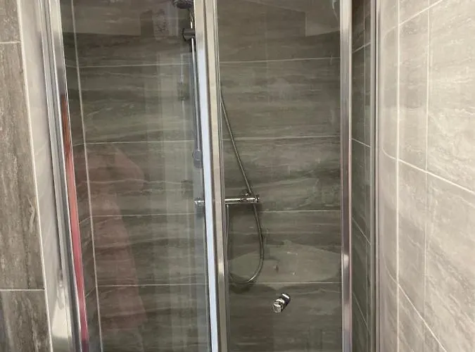 Beautiful Basement En-suite 맨체스터