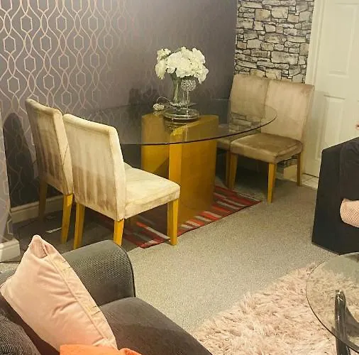 Beautiful Basement En-suite 홈스테이