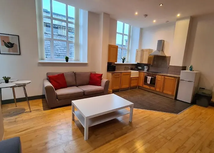 Spacious, Bright And Airy Centre Flat. Unique Converted Mill.