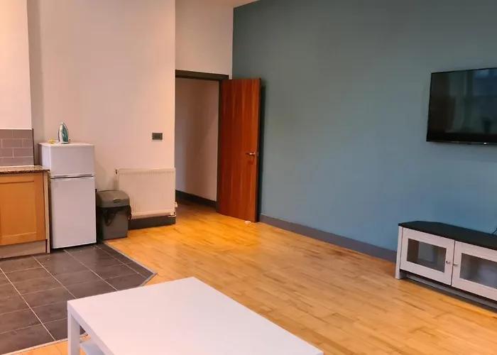 Spacious, Bright And Airy Centre Flat. Unique Converted Mill. *