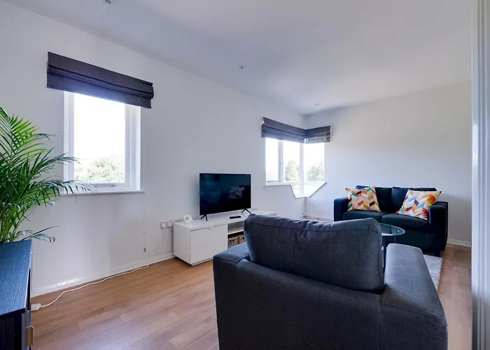 Pass The Keys Lovely 3 Bedroom Golf Club And Parking *