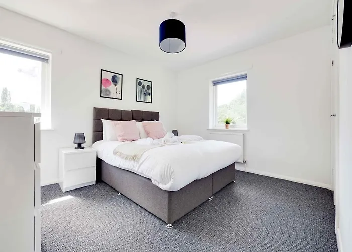 Pass The Keys Lovely 3 Bedroom Golf Club And Parking