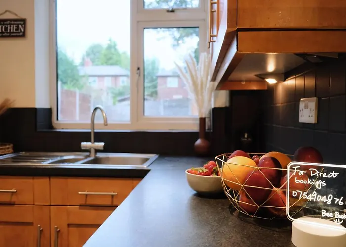 Bee - Byron House * 曼彻斯特