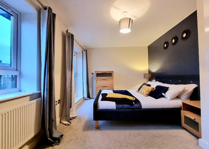 Апартаменты Luxury 2-bedroom Service With Balcony Манчестер