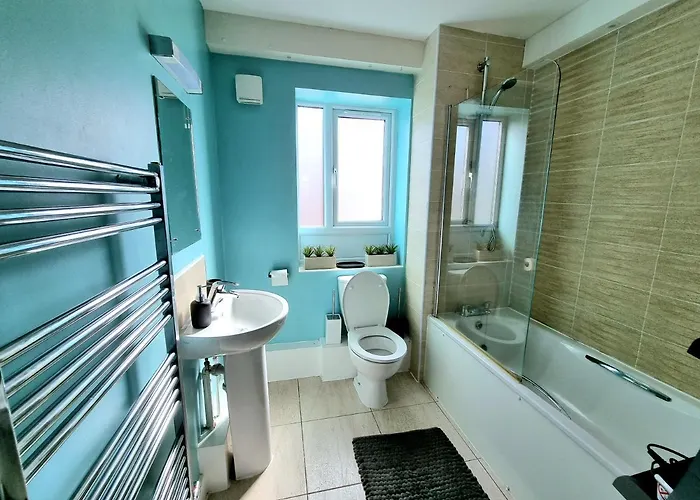 Luxury 2-bedroom Service With Balcony Апартаменты